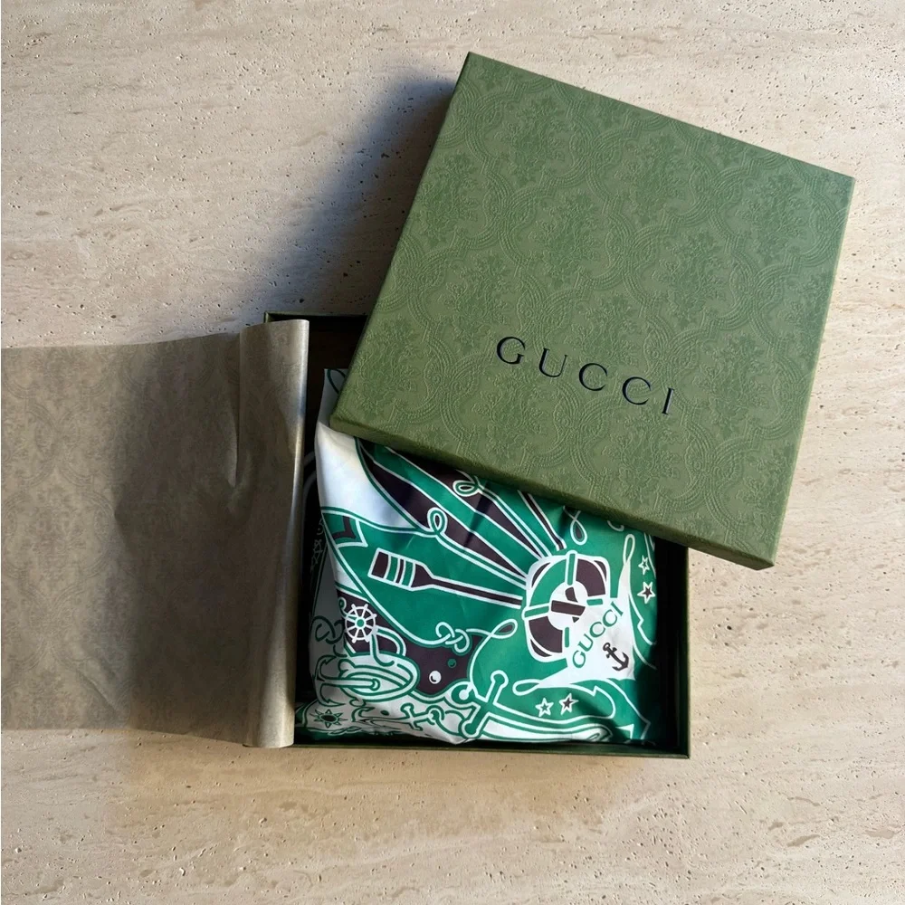 NWT GUCCI LOGO PRINT DRAWSTRING SWIM SHORTS 💚🌟